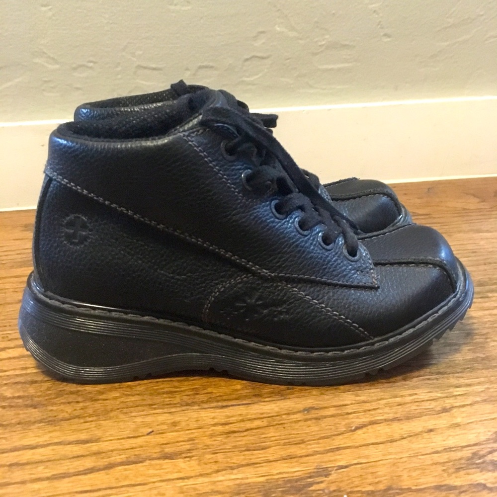 Dr Martens Claudia ankle boots, black pebbled leather, size 8, 2 inch platform